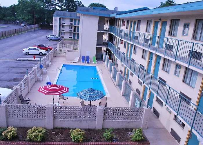 Motel: Bama Inn